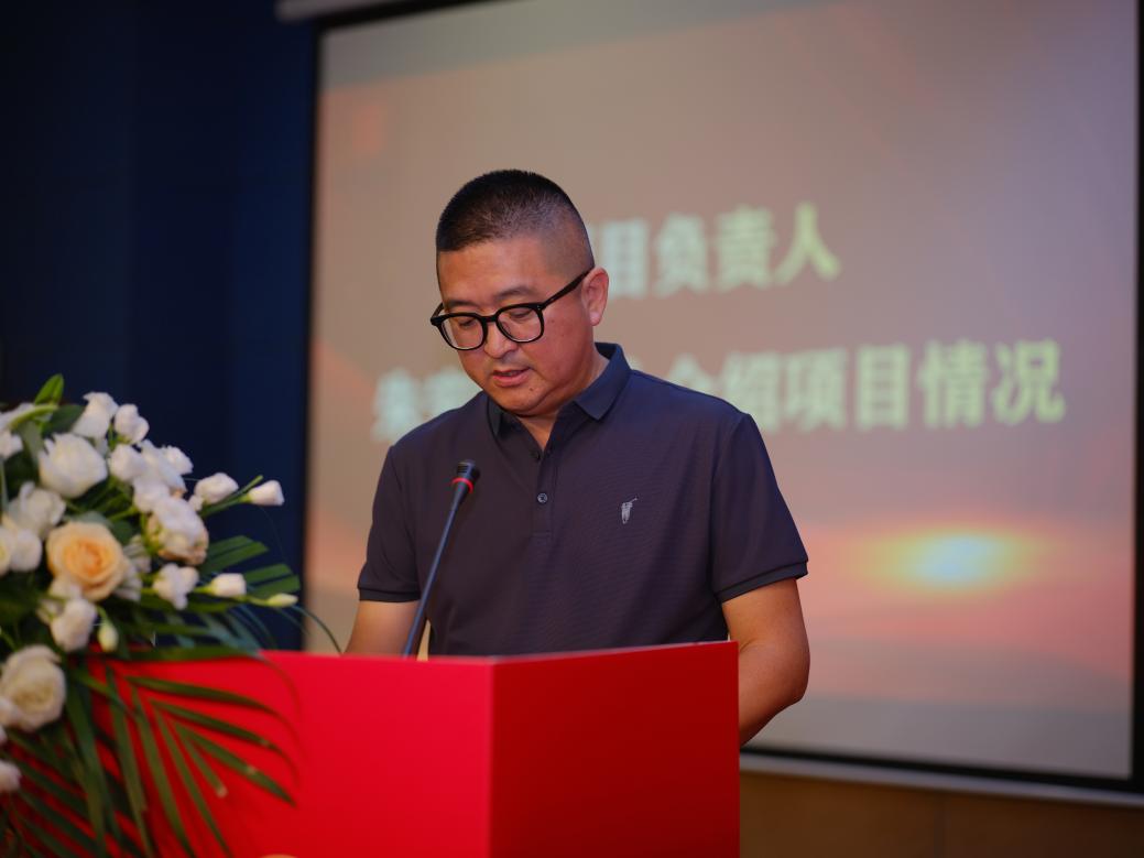 图8 项目负责人、永利yl23411副院长朱宏轩教授介绍项目情况